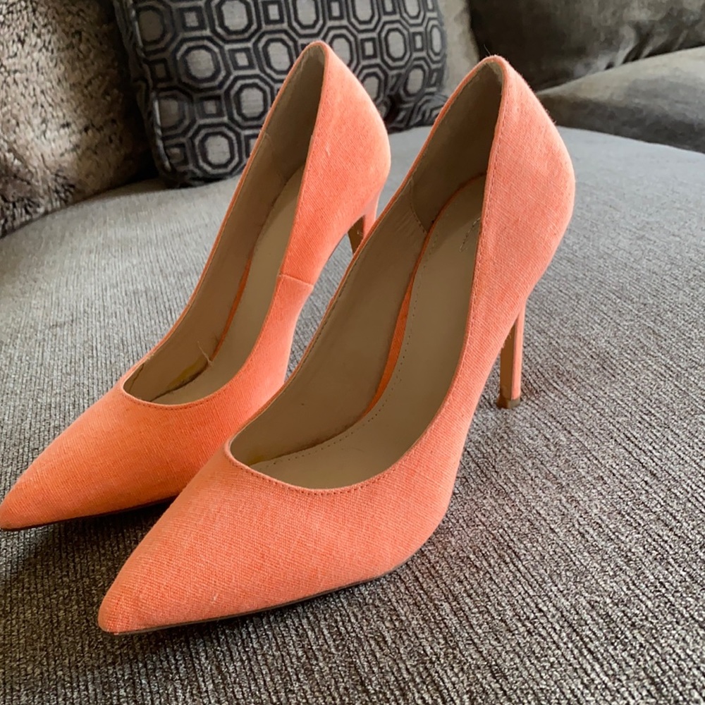 Peach Victoria secrets 4” high heels